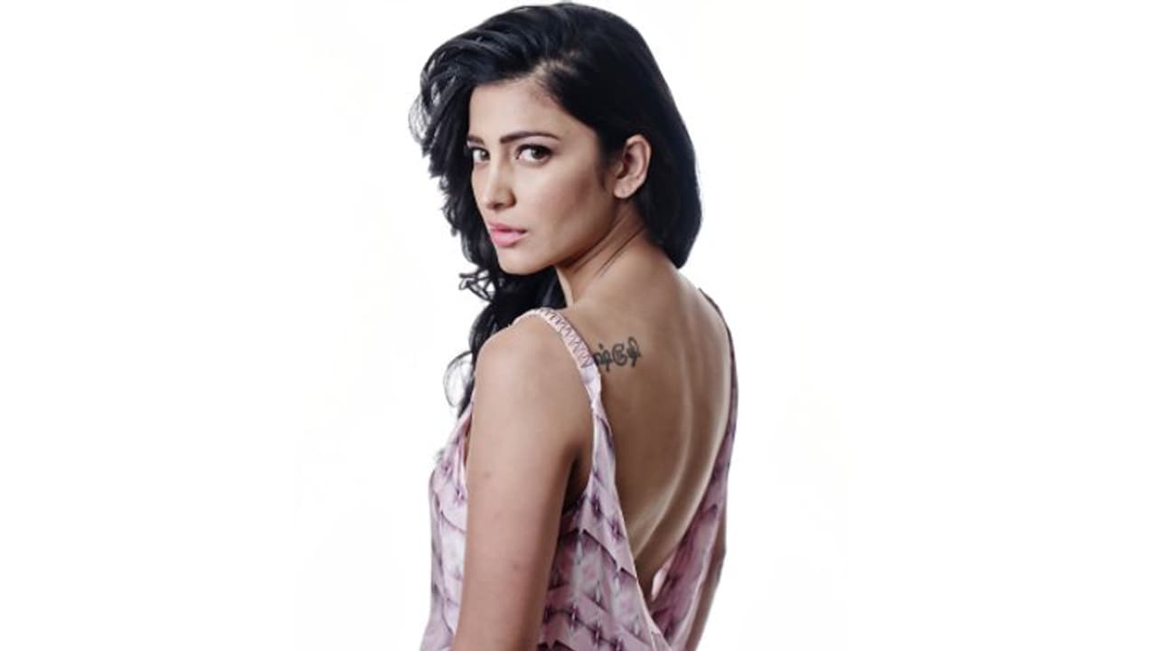 எக்கசக்க கிளாமரில் ஸ்ருதி ஹாசன்.. தொப்புள் ரிங்குடன் செம ஹாட் வீடியோ.. எக்கசக்க கிளாமரில் ஸ்ருதி ஹாசன்.. தொப்புள் ரிங்குடன் செம ஹாட் வீடியோ..