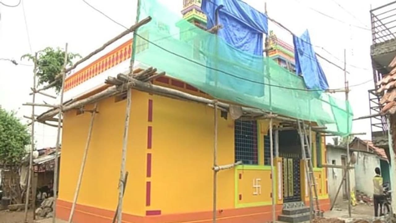 Kollegal: ದೇವಾಲಯಕ್ಕೆ ಅನುದಾನ ಕೊಡಲು ವಿಳಂಬ: ಶಾಸಕರ ವಿರುದ್ಧ ಸಿಡಿದೆದ್ದ ಗ್ರಾಮಸ್ಥರು..!