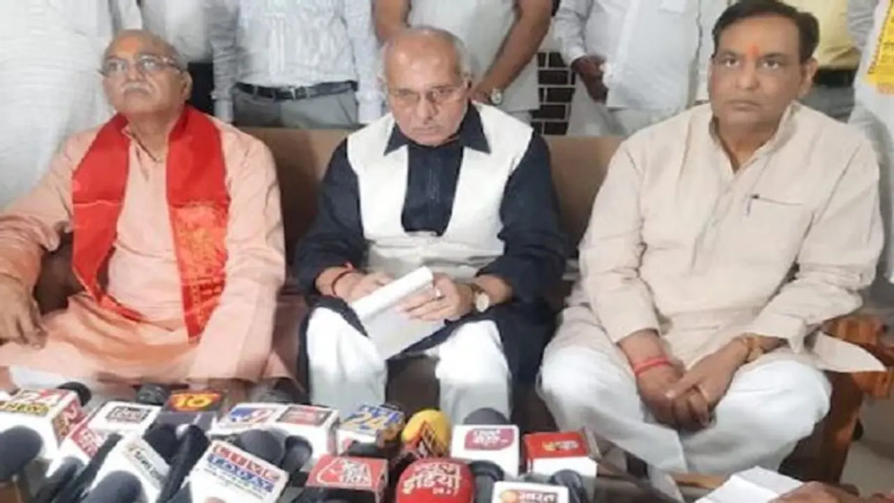 योगी के मंत्री बोले गौमूत्र छिड़कने मात्र से दूर हो जाएंगी ये समस्याएं, जमकर वायरल हो रहा वीडियो योगी के मंत्री बोले गौमूत्र छिड़कने मात्र से दूर हो जाएंगी ये समस्याएं, जमकर वायरल हो रहा वीडियो