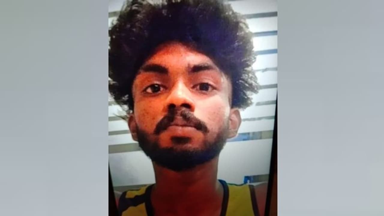 യുവാവിനെ വീട്ടിൽ വിളിച്ചുവരുത്തി പൂട്ടിയിട്ടത് രണ്ട് ദിവസം, മോചിപ്പിക്കാൻ ആവശ്യപ്പെട്ടത് ഒരു ലക്ഷം യുവാവിനെ വീട്ടിൽ വിളിച്ചുവരുത്തി പൂട്ടിയിട്ടത് രണ്ട് ദിവസം, മോചിപ്പിക്കാൻ ആവശ്യപ്പെട്ടത് ഒരു ലക്ഷം