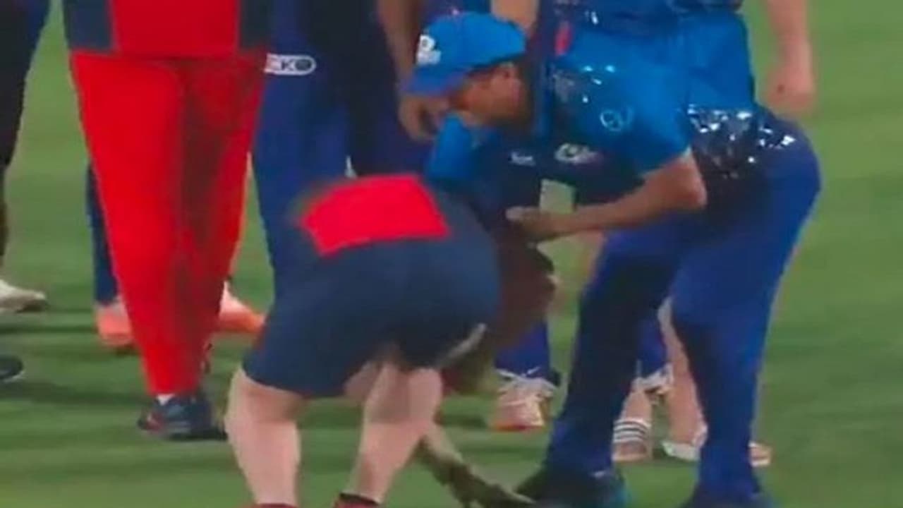 ಸಚಿನ್ ಕಾಲಿಗೆ ಬಿದ್ದು ನಮಸ್ಕರಿಸಿದ ಜಾಂಟಿ ರೋಡ್ಸ್​​, ಕ್ರಿಕೆಟ್ ದೇವರ ಕಾಲಿಗೆ ಬಿದ್ದಿದ್ಯಾಕೆ?