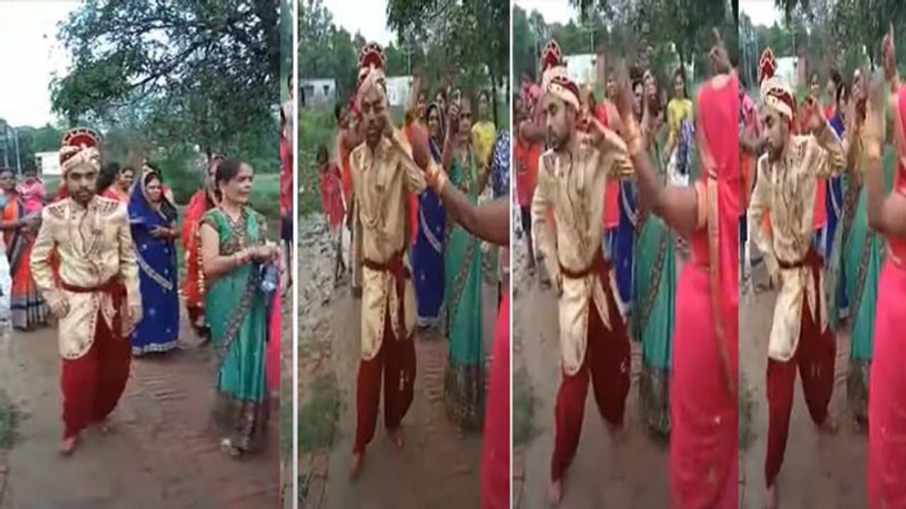भोजपुरी गाना बजते ही भूल गया दूल्हा कि उसी की है शादी, कमरतोड़ डांस देखकर महिलाओं ने रख ली मुंह पर साड़ी भोजपुरी गाना बजते ही भूल गया दूल्हा कि उसी की है शादी, कमरतोड़ डांस देखकर महिलाओं ने रख ली मुंह पर साड़ी