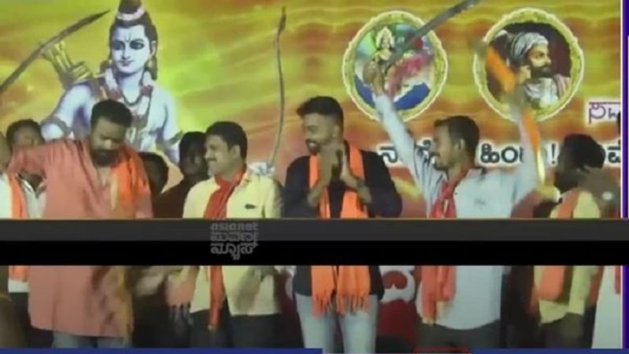 ಲವ್ ಕೇಸರಿ ಕರೆಕೊಟ್ಟ ಶ್ರೀರಾಮಸೇನೆ ಮುಖಂಡರು ಕಂಬಿ ಹಿಂದೆ