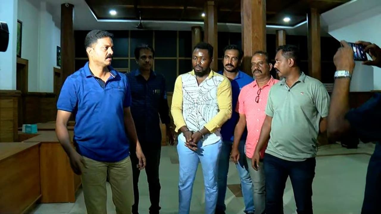 டேட்டிங் ஆப் மூலம் பழக்கம்... கேரளா பெண்ணிடம் ரூ. 10 லட்சம் சுருட்டியவர் கைது...!