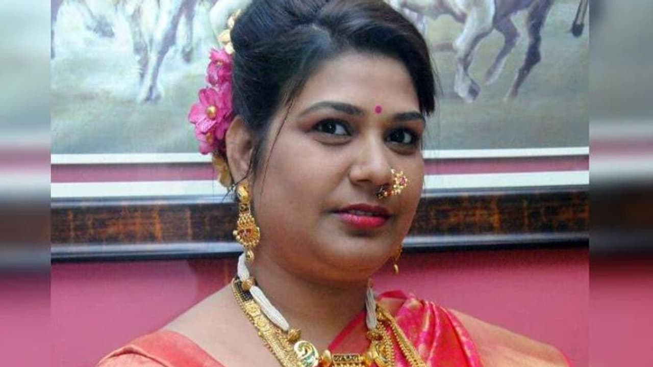 శివసేన ఎమ్మెల్యే మంగేష్ కుడాల్కర్ భార్య ఆత్మహత్య.. ముంబైలో ఘటన శివసేన ఎమ్మెల్యే మంగేష్ కుడాల్కర్ భార్య ఆత్మహత్య.. ముంబైలో ఘటన