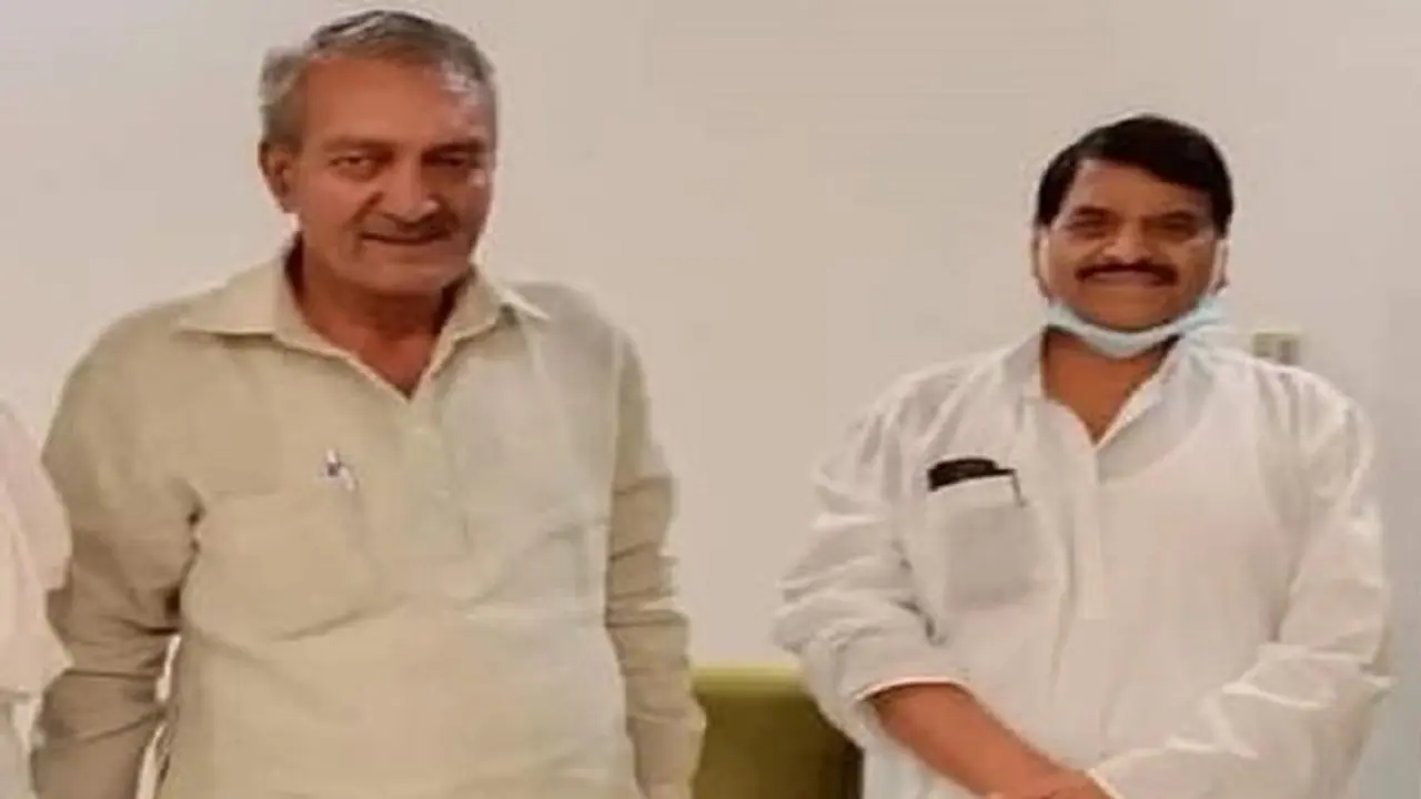 शिवपाल यादव के बागी तेवरों का जवाब देंगे अखिलेश, इस नेता को अपने खेमे में बुला करेंगे डैमेज कंट्रोल शिवपाल यादव के बागी तेवरों का जवाब देंगे अखिलेश, इस नेता को अपने खेमे में बुला करेंगे डैमेज कंट्रोल