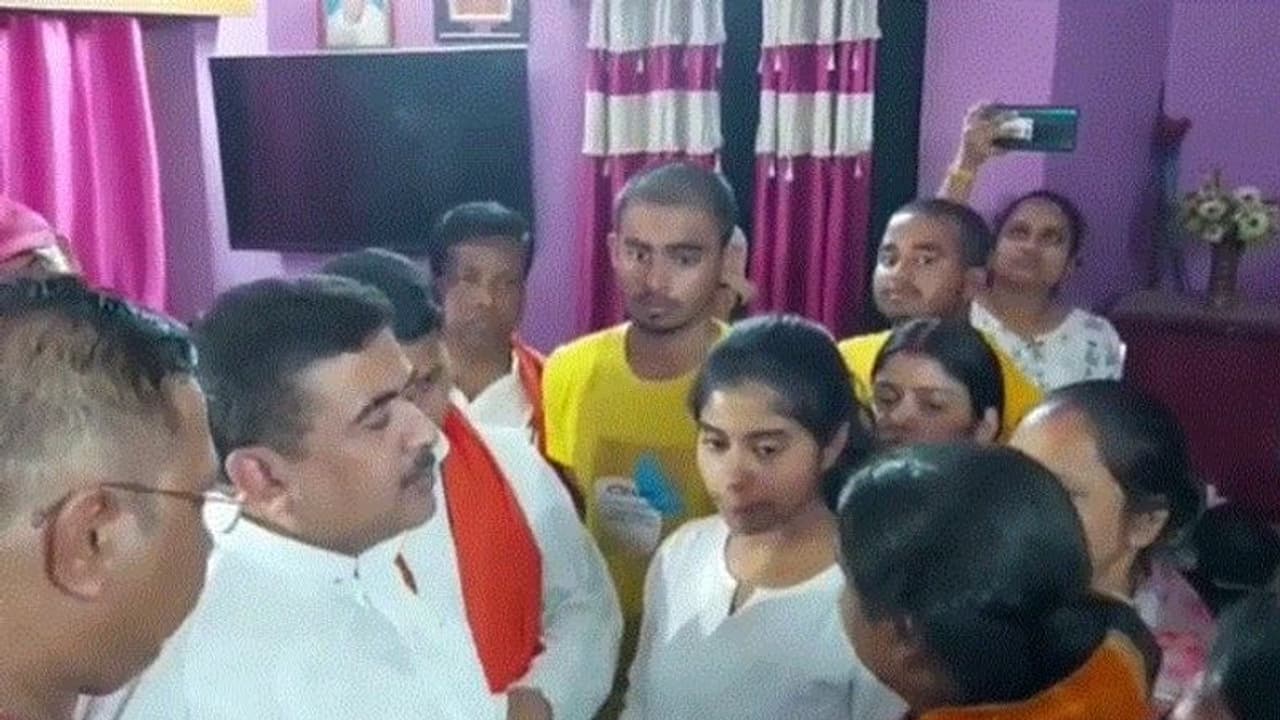 'তৃণমূলকে ঝালদা পুরবোর্ড পাইয়ে দিতে পুলিশ এই ঘৃণ্য কাজ করেছে', তপন কান্দুর বাড়িতে শুভেন্দু 'তৃণমূলকে ঝালদা পুরবোর্ড পাইয়ে দিতে পুলিশ এই ঘৃণ্য কাজ করেছে', তপন কান্দুর বাড়িতে শুভেন্দু