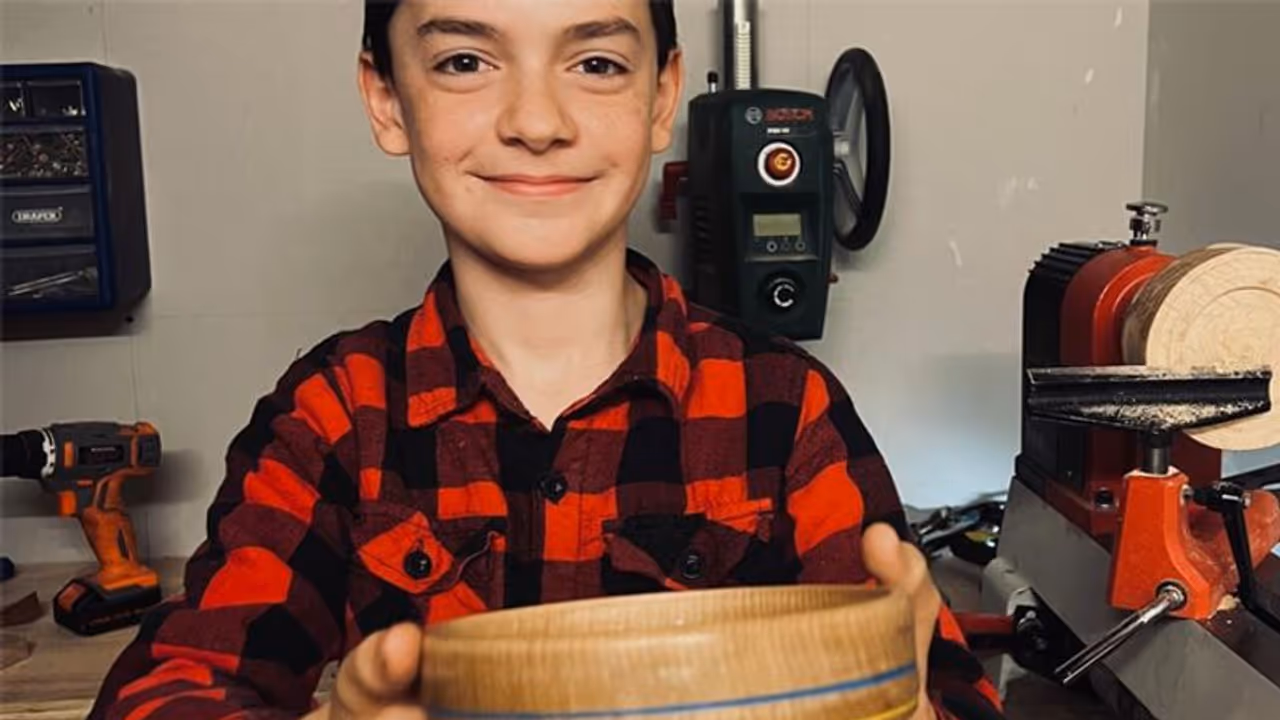  Russia Ukraine War: 12 साल के वुडवर्क स्टार ने अनूठे तरीके से बच्चों की हेल्प के लिए जुटाई बड़ी रकम