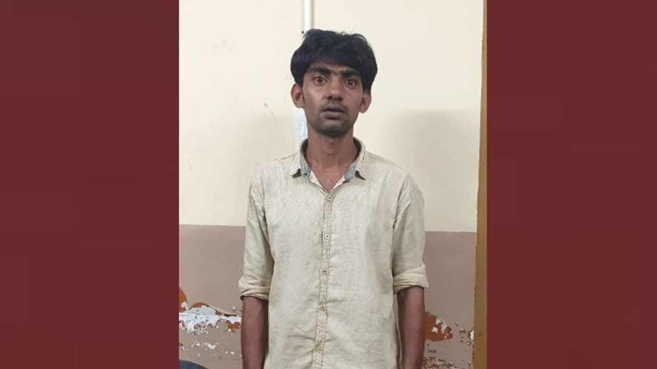 ട്യൂഷൻ കഴിഞ്ഞ് വരുന്ന പെൺകുട്ടികളെ കടന്നുപിടിച്ചു , രക്ഷപ്പെടാൻ ശ്രമം, യുപി സ്വദേശി കോഴിക്കോട് പിടിയിൽ ട്യൂഷൻ കഴിഞ്ഞ് വരുന്ന പെൺകുട്ടികളെ കടന്നുപിടിച്ചു , രക്ഷപ്പെടാൻ ശ്രമം, യുപി സ്വദേശി കോഴിക്കോട് പിടിയിൽ