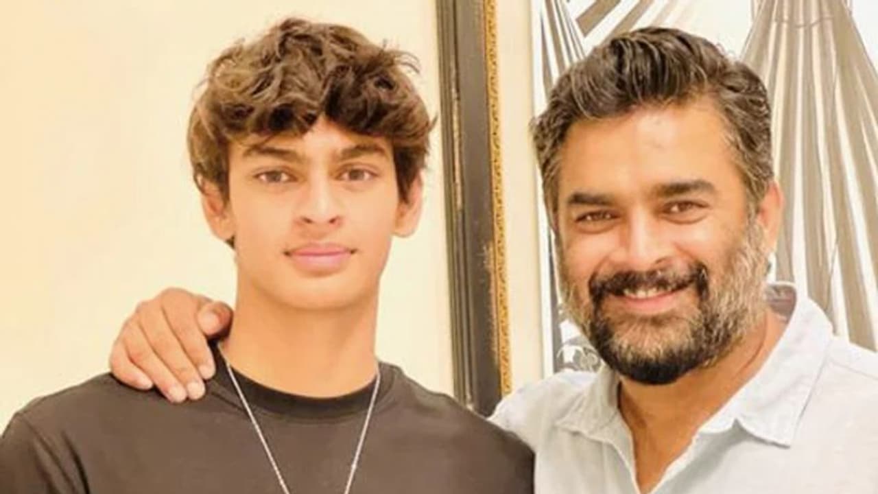 vedaant madhavan :நடிகர் மாதவனின் ‘தங்க’மகன் வேதாந்த்! சர்வதேச நீச்சல் போட்டியில் தங்கப்பதக்கம் வென்று அசத்தல் vedaant madhavan :நடிகர் மாதவனின் ‘தங்க’மகன் வேதாந்த்! சர்வதேச நீச்சல் போட்டியில் தங்கப்பதக்கம் வென்று அசத்தல்