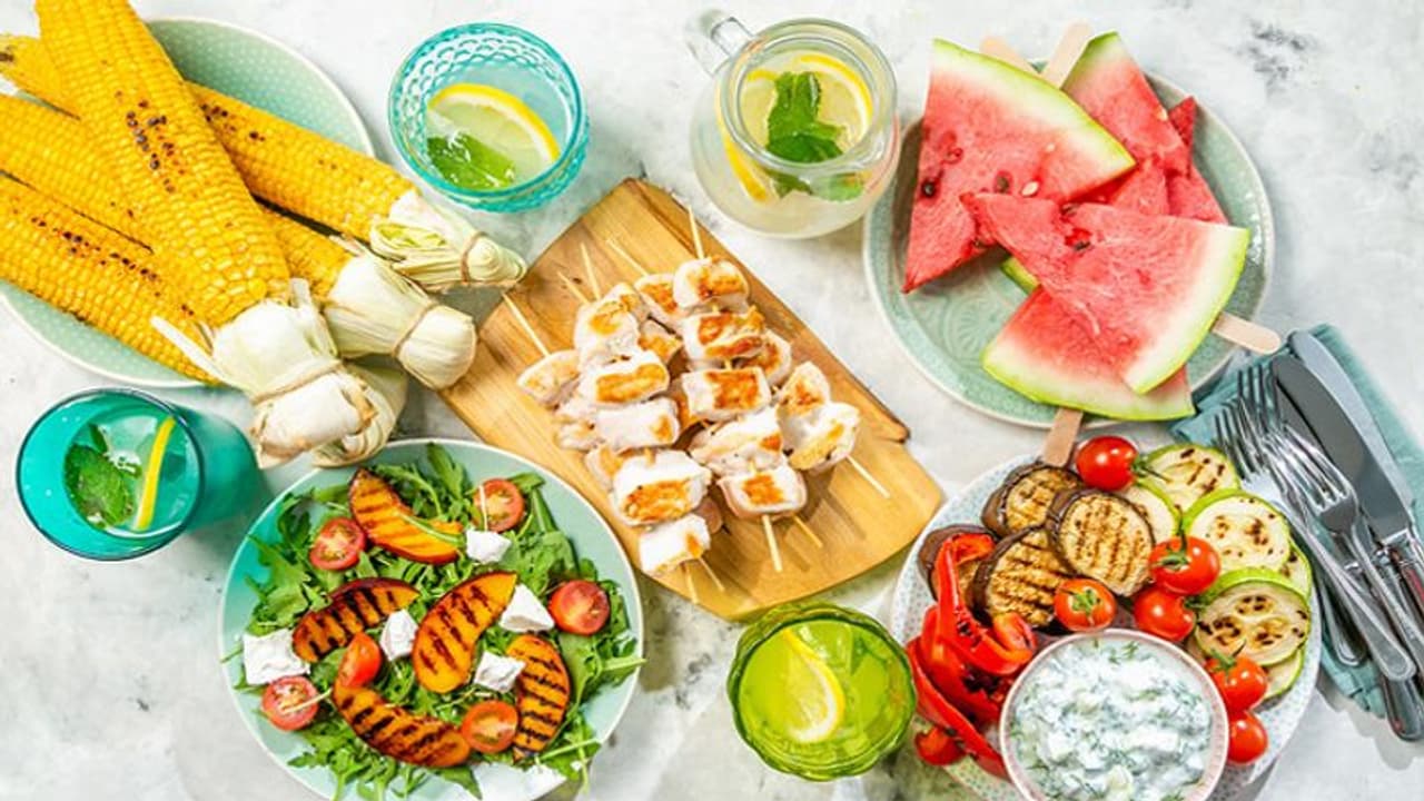 మండుతున్న ఎండల్లో మిమ్మల్ని చల్లగా ఉంచే సూపర్ ఫుడ్స్..! మండుతున్న ఎండల్లో మిమ్మల్ని చల్లగా ఉంచే సూపర్ ఫుడ్స్..!