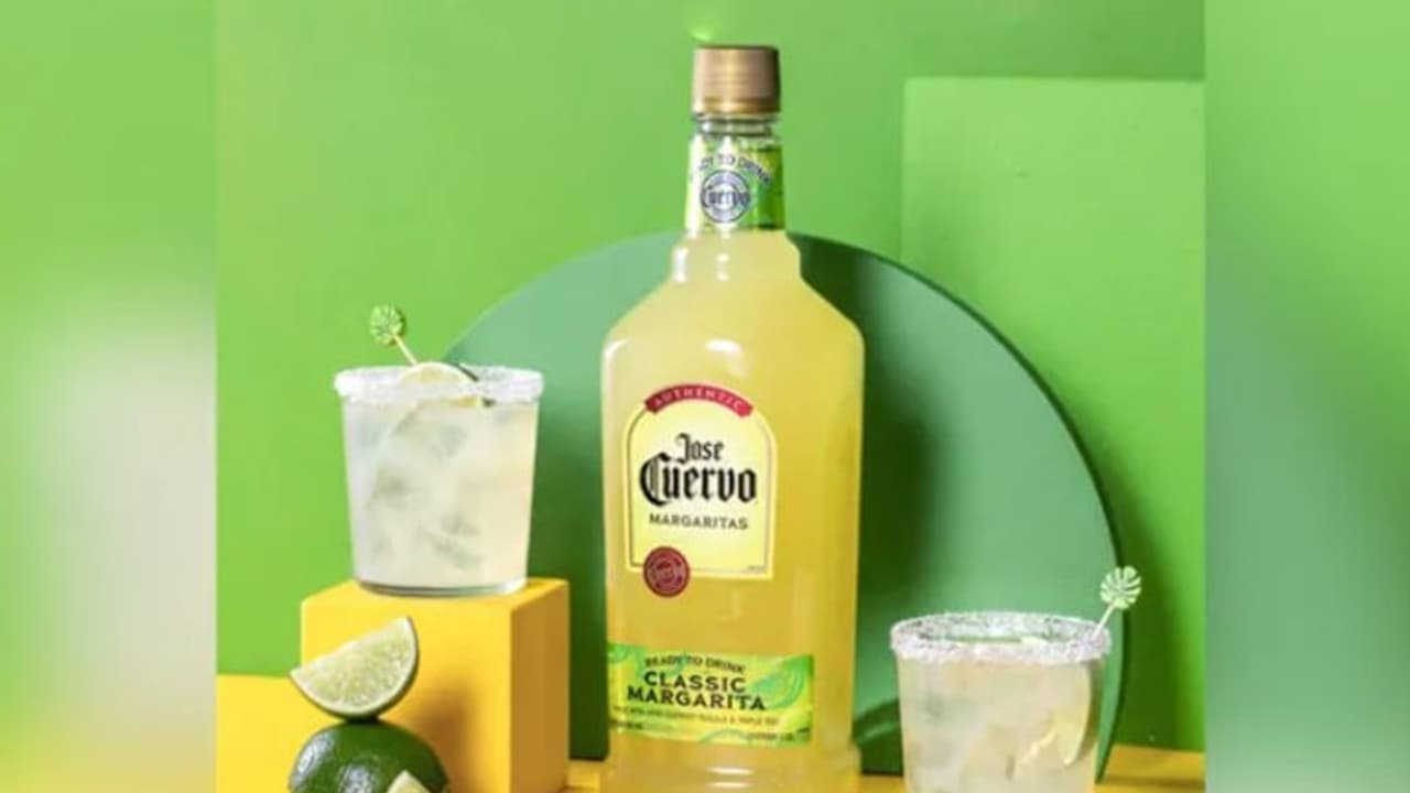 നഴ്സറിയിലേക്ക് മദ്യവുമായെത്തി പെൺകുട്ടി, സ്നാക്സിനൊപ്പം സഹപാഠികൾക്ക് വിളമ്പി