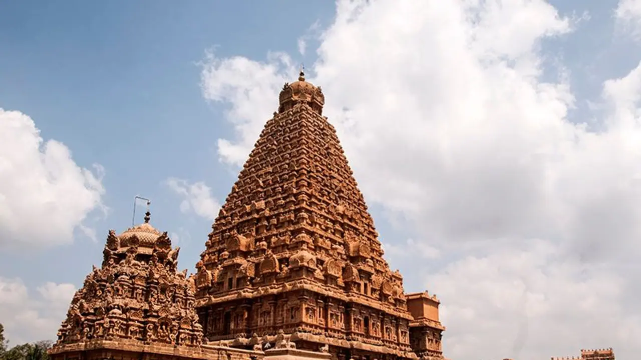 பிரசித்தி பெற்ற இந்த கோயில் மரத்தில் உள்ள பல்லியை பார்க்க குவியும் பக்தர்கள்.. ஏன் தெரியுமா?