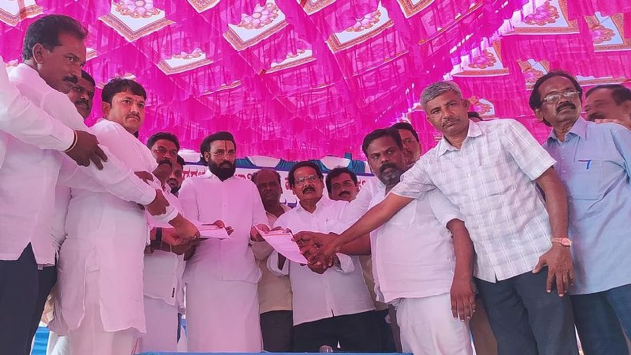 ಪರಿಶಿಷ್ಟರ ಮೀಸಲು ಹೆಚ್ಚಳಕ್ಕಾಗಿ ರಾಜೀನಾಮೆಗೂ ಸಿದ್ಧ: ಸಚಿವದ್ವಯರ ಘೋಷಣೆ