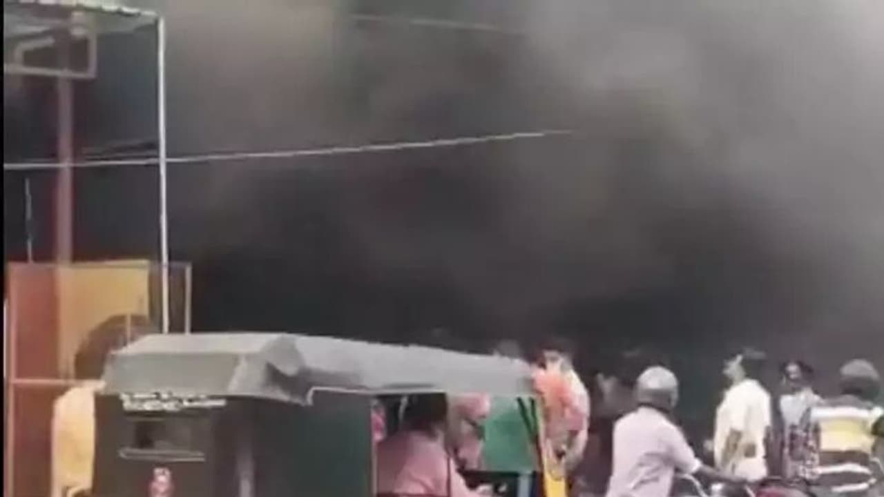 Okinawa Dealership Burns: పేలుతున్న ఎలక్ట్రిక్ వెహికల్స్.. వాహనాలను రీకాల్ చేస్తున్న కంపెనీ..! Okinawa Dealership Burns: పేలుతున్న ఎలక్ట్రిక్ వెహికల్స్.. వాహనాలను రీకాల్ చేస్తున్న కంపెనీ..!