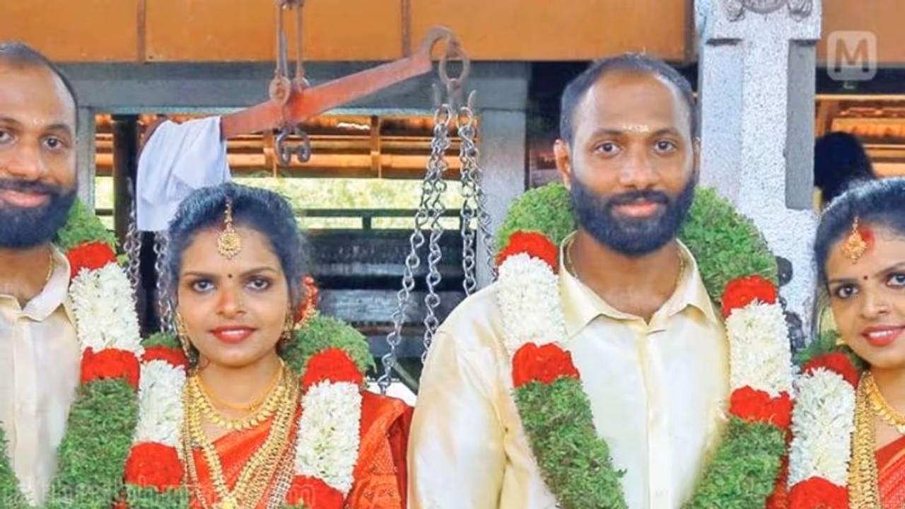 ആലപ്പുഴയിൽ അപൂര്‍വ്വ വിവാഹം, ഇരട്ടസഹോദരിമാര്‍ക്ക് വരൻമാരും ഇരട്ടകൾ