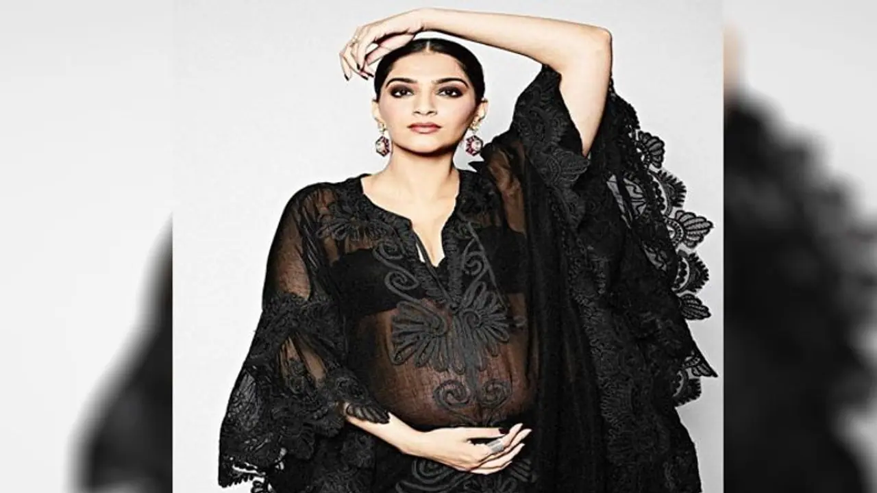 ওজন বেড়েছে দ্বিগুণ, ঠিকরে বেরোচ্ছে মাতৃত্বকালীন আভা, বেবি বাম্প ধরে মিরর সেলফিতে পোস্ট সোনমের ওজন বেড়েছে দ্বিগুণ, ঠিকরে বেরোচ্ছে মাতৃত্বকালীন আভা, বেবি বাম্প ধরে মিরর সেলফিতে পোস্ট সোনমের