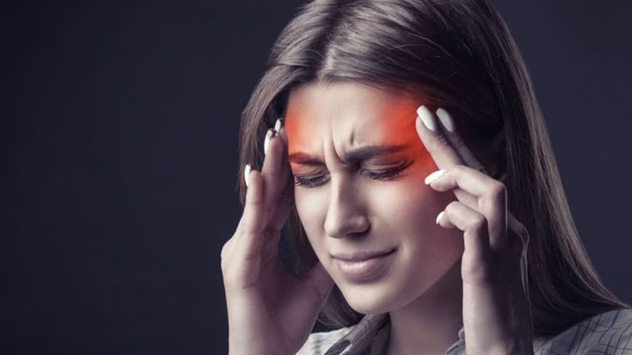 Biofeedback : വിട്ടുമാറാത്ത തലവേദന അലട്ടുന്നുണ്ടോ? 'ബയോ ഫീഡ്ബാക്ക്' ചികിത്സയിലൂടെ കുറച്ച് കൊണ്ടുവരാം