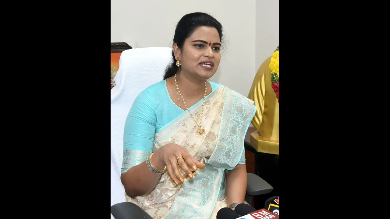 బీసీలకు ద్రోహం చేశారంటూ చంద్రబాబు పై మంత్రి విడదల రజిని ఫైర్ బీసీలకు ద్రోహం చేశారంటూ చంద్రబాబు పై మంత్రి విడదల రజిని ఫైర్