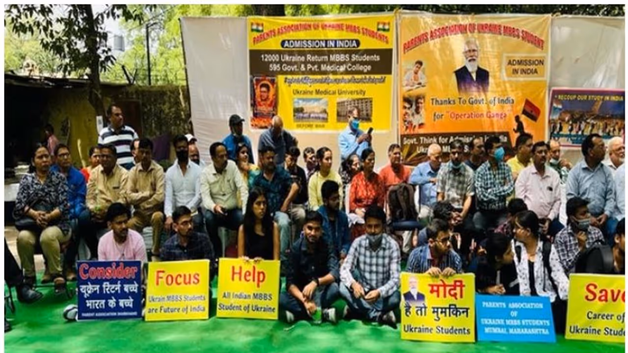 ভারতের বিশ্ববিদ্যালয়ে কোর্স সম্পূর্ণ করা যাবে না, ইউক্রেন ফেরত ডাক্তারি পড়ুয়াদের স্পষ্ট নির্দেশ কেন্দ্রের