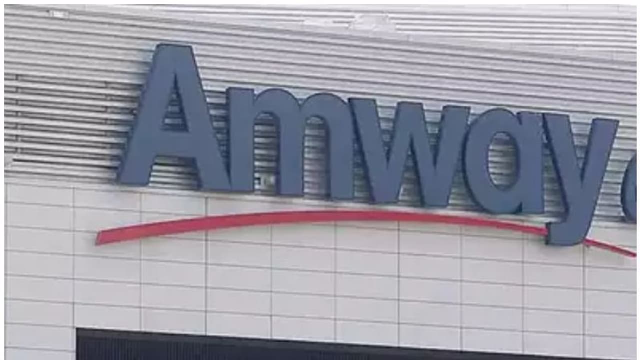 ED attaches Amways assets: ఆమ్ వే సంస్థకు ఈడీ షాక్.. రూ.757 కోట్లు సీజ్..! ED attaches Amways assets: ఆమ్ వే సంస్థకు ఈడీ షాక్.. రూ.757 కోట్లు సీజ్..!