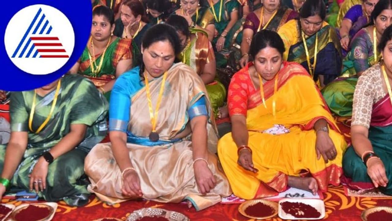Chikkamagaluru ಹರಿಹರಪುರ ಶ್ರೀ ಮಠದಲ್ಲಿ 1000 ಮಹಿಳೆಯರಿಂದ ಕೋಟಿ ಕುಂಕುಮಾರ್ಚನೆ Chikkamagaluru ಹರಿಹರಪುರ ಶ್ರೀ ಮಠದಲ್ಲಿ 1000 ಮಹಿಳೆಯರಿಂದ ಕೋಟಿ ಕುಂಕುಮಾರ್ಚನೆ