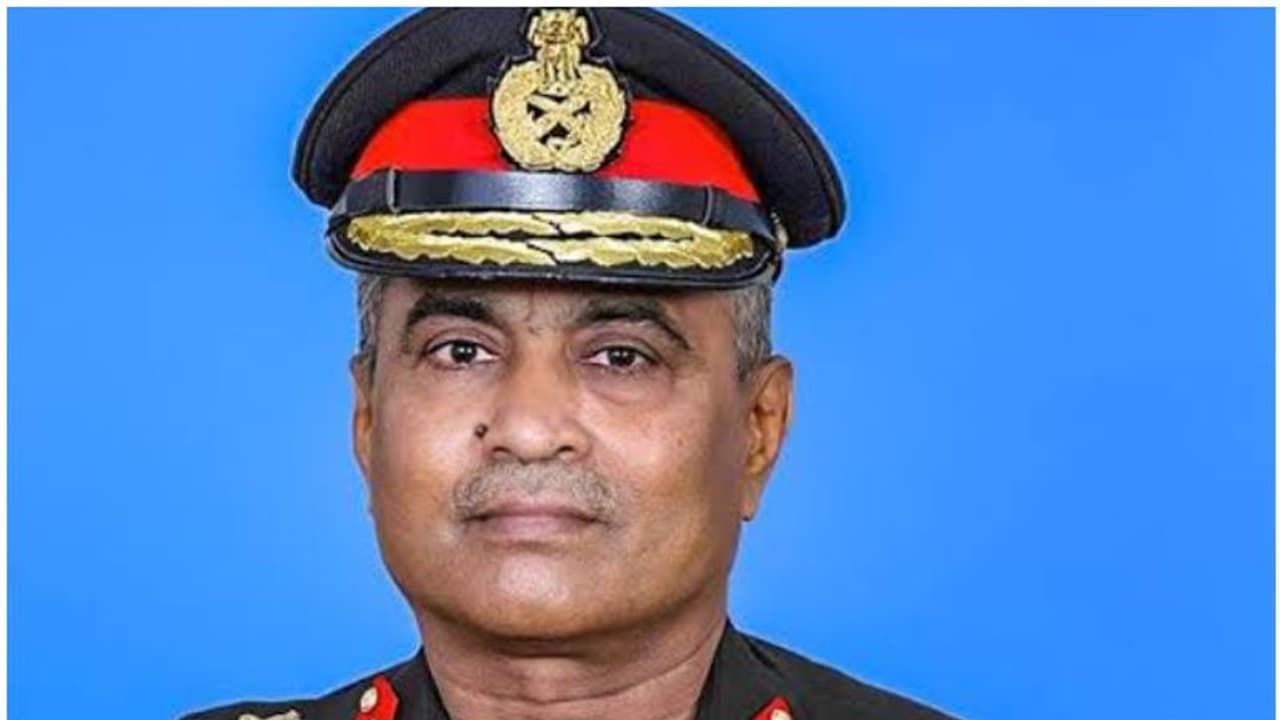 എഞ്ചീനിയറിങ് വിഭാഗത്തിൽ നിന്ന് രാജ്യത്തിന്റെ കരസേനാ മേധാവിയിലേക്ക്; ചരിത്രമെഴുതി മനോജ് പാണ്ഡെ എഞ്ചീനിയറിങ് വിഭാഗത്തിൽ നിന്ന് രാജ്യത്തിന്റെ കരസേനാ മേധാവിയിലേക്ക്; ചരിത്രമെഴുതി മനോജ് പാണ്ഡെ