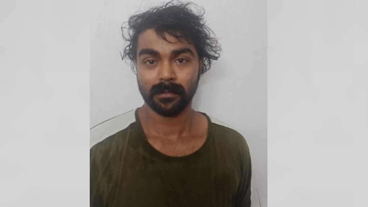 കോഴിക്കോട് നഗരത്തിൽ മയക്കുമരുന്ന് വേട്ട; എംഡിഎംഎ യുമായി യുവാവ് പിടിയില് കോഴിക്കോട് നഗരത്തിൽ മയക്കുമരുന്ന് വേട്ട; എംഡിഎംഎ യുമായി യുവാവ് പിടിയില്