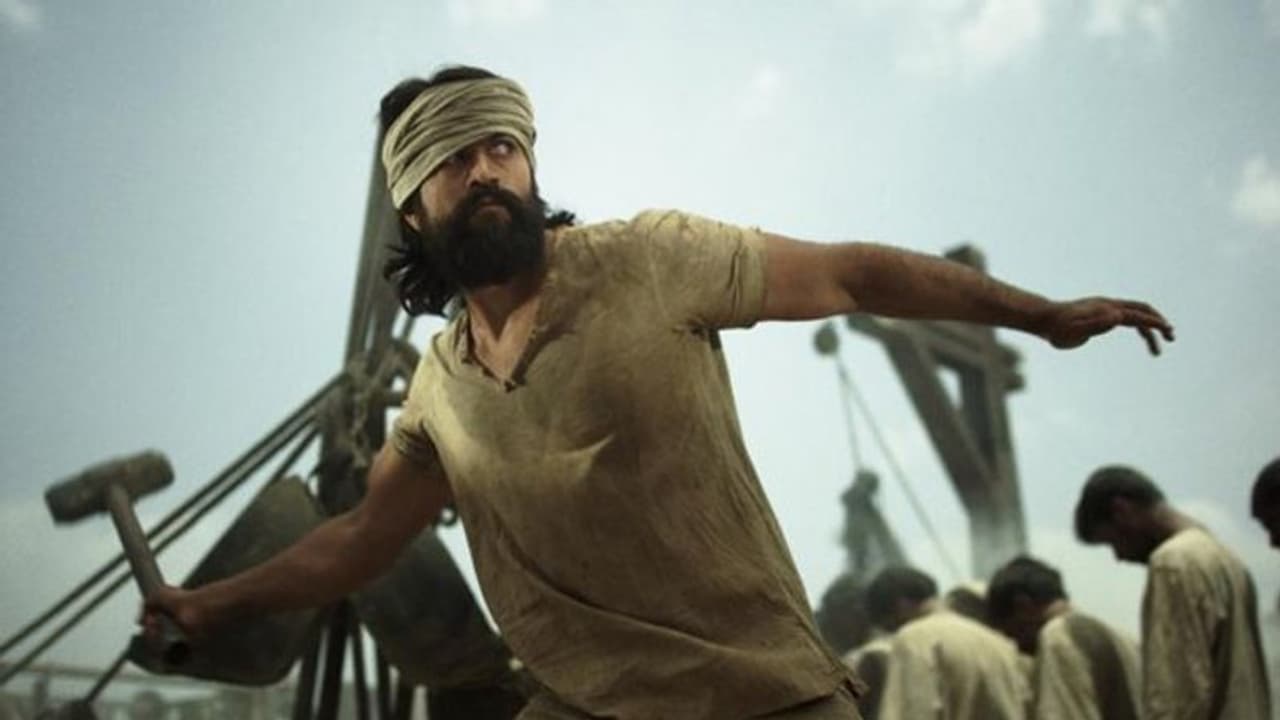KGF 2 की आंधी के आगे बाहुबली 2 का रिकॉर्ड ध्वस्त, यश की फिल्म ने 5 दिन में मारी डबल सेंचुरी KGF 2 की आंधी के आगे बाहुबली 2 का रिकॉर्ड ध्वस्त, यश की फिल्म ने 5 दिन में मारी डबल सेंचुरी