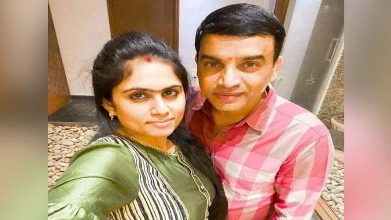 తాత అయ్యాక మళ్లీ తండ్రి కాబోతున్న స్టార్ ప్రొడ్యూసర్ దిల్ రాజు తాత అయ్యాక మళ్లీ తండ్రి కాబోతున్న స్టార్ ప్రొడ్యూసర్ దిల్ రాజు