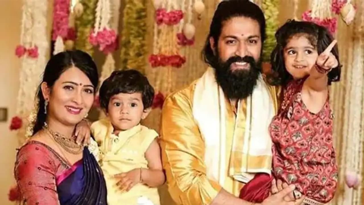 மகளுடன் கொஞ்சி விளையாடும் கேஜிஎப் நாயகன்.. வைரலாகும் குயூட் வீடியோ ! மகளுடன் கொஞ்சி விளையாடும் கேஜிஎப் நாயகன்.. வைரலாகும் குயூட் வீடியோ !