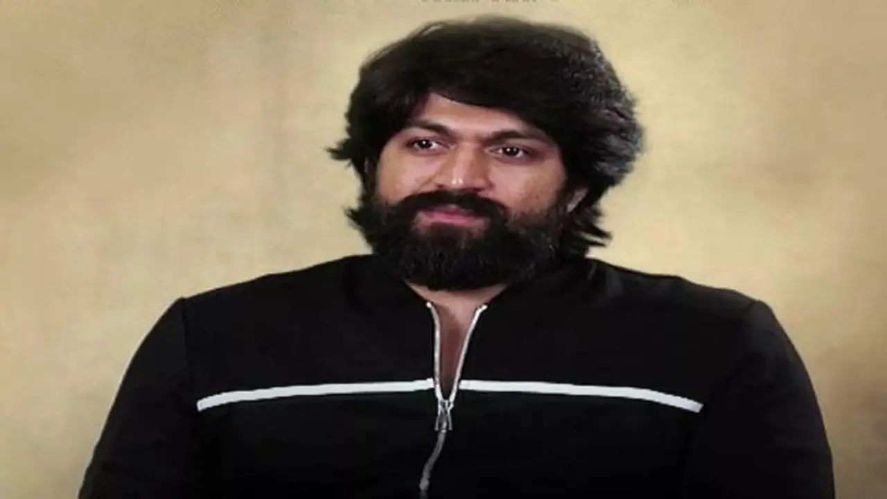 300తో కెరీర్ స్టార్ట్ అయ్యిందంటూ ఎమోషనల్ అయిన కెజియఫ్ స్టార్ యష్ 300తో కెరీర్ స్టార్ట్ అయ్యిందంటూ ఎమోషనల్ అయిన కెజియఫ్ స్టార్ యష్