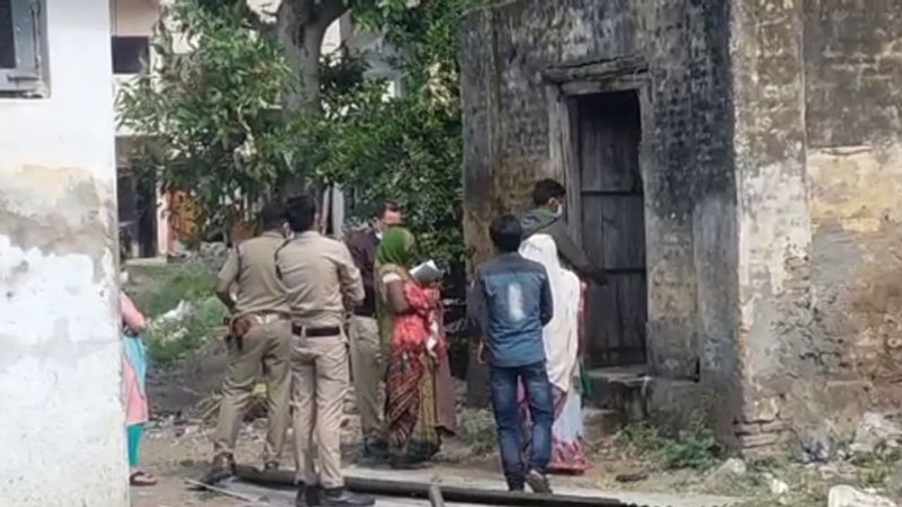 राजस्थान: लव मैरिज के बाद पत्नी से करने लगा नफरत, एक झटके में दी दर्दनाक मौत, फिर पुलिस को सुनाई अलग कहानी राजस्थान: लव मैरिज के बाद पत्नी से करने लगा नफरत, एक झटके में दी दर्दनाक मौत, फिर पुलिस को सुनाई अलग कहानी