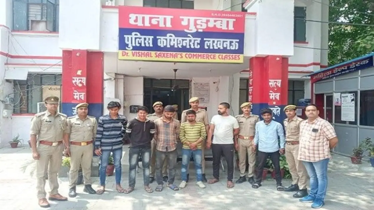 बीच सड़क पर फायरिंग और बमबाजी के मामले में 6 लोगों की गिरफ्तारी, घटना में इस्तेमाल बाइक भी बरामद बीच सड़क पर फायरिंग और बमबाजी के मामले में 6 लोगों की गिरफ्तारी, घटना में इस्तेमाल बाइक भी बरामद