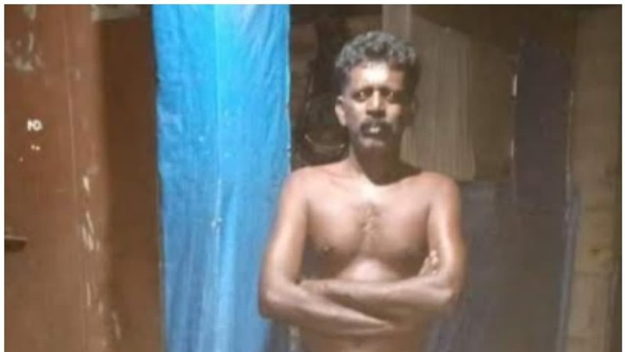 Lottery Winner : 'കാരുണ്യം' കനിഞ്ഞു, ഒറ്റമുറിക്കുടിലിൽ നിന്ന് ഷണ്മുഖന് മോചനം Lottery Winner : 'കാരുണ്യം' കനിഞ്ഞു, ഒറ്റമുറിക്കുടിലിൽ നിന്ന് ഷണ്മുഖന് മോചനം