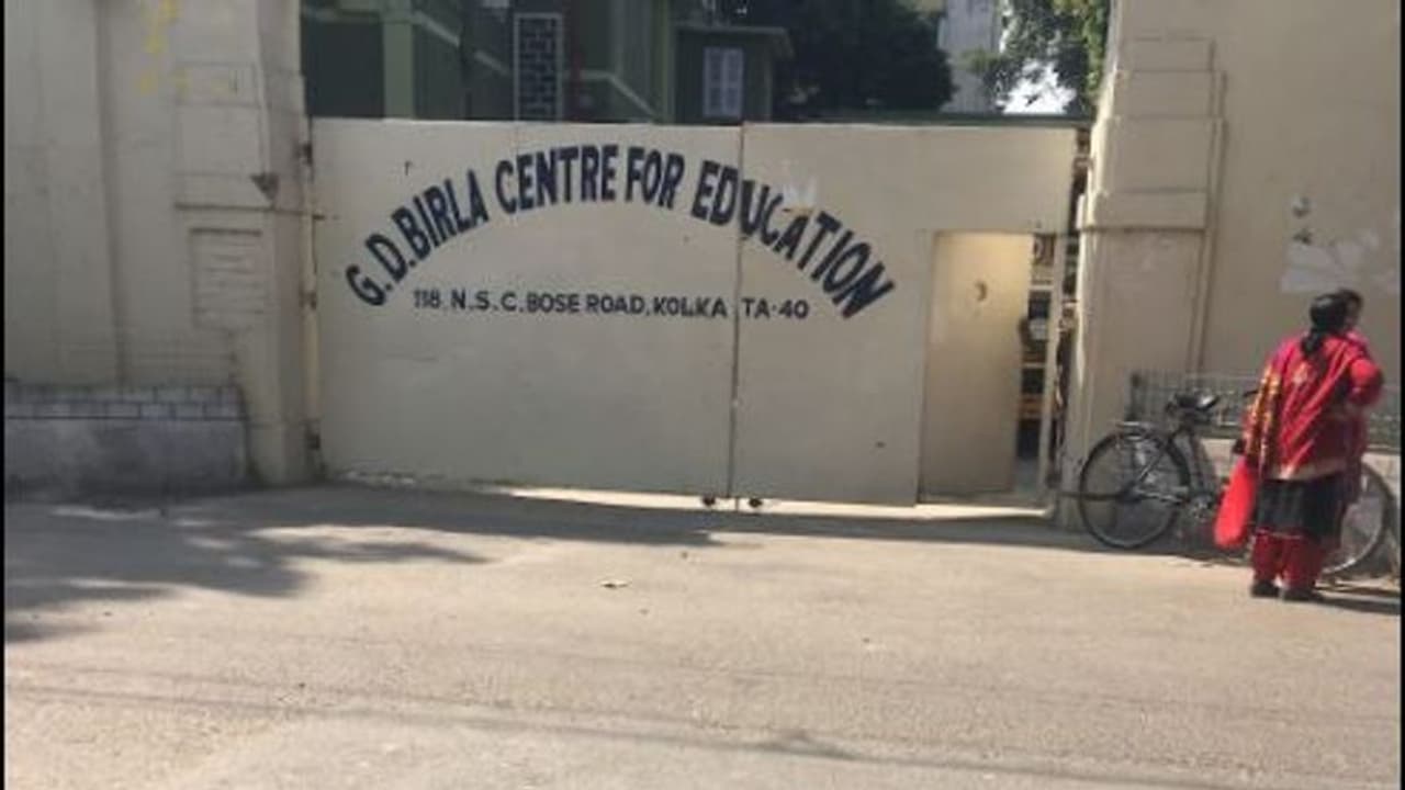বড় ধাক্কা জিডি বিড়লার, ফি বকেয়া থাকলেও পড়ুয়াদের স্কুলে ঢুকতে দেওয়ার নির্দেশ হাইকোর্টের