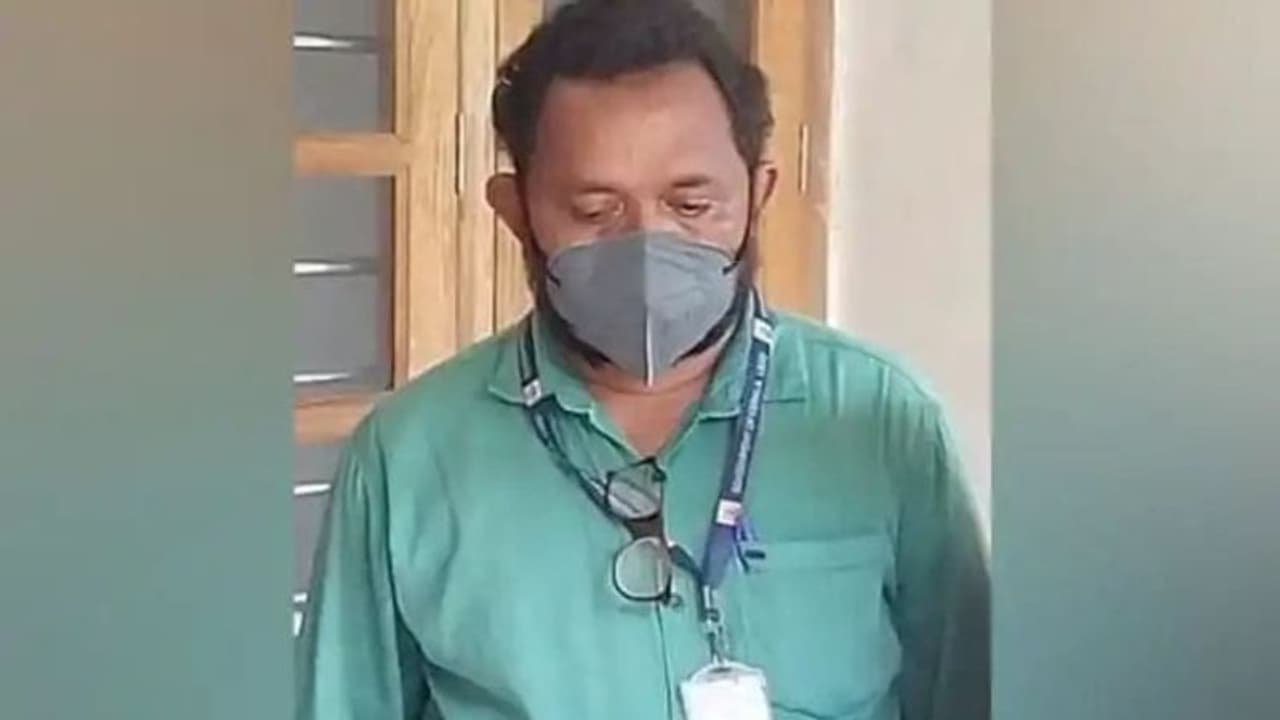 കെട്ടിട നിര്മ്മാണം വൈകിപ്പിച്ചു; കൈക്കൂലി വാങ്ങിയ പഞ്ചായത്ത് ഓഫീസറെ കയ്യോടെ പൊക്കി കെട്ടിട നിര്മ്മാണം വൈകിപ്പിച്ചു; കൈക്കൂലി വാങ്ങിയ പഞ്ചായത്ത് ഓഫീസറെ കയ്യോടെ പൊക്കി