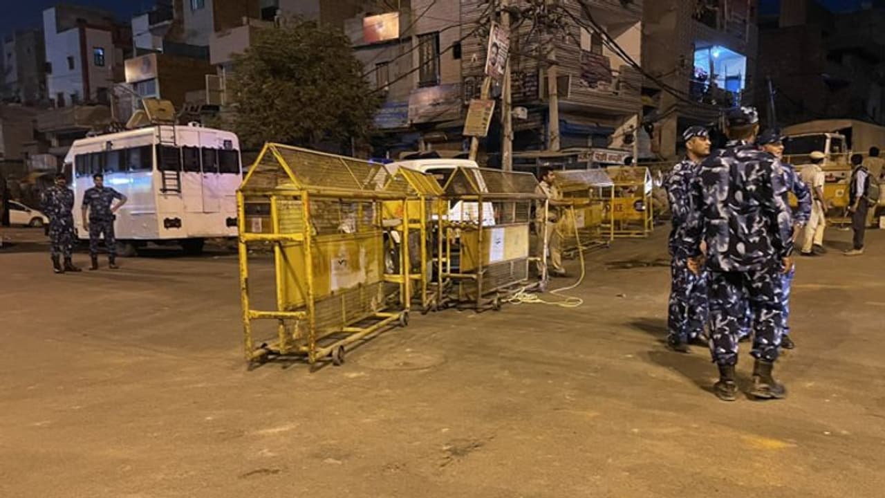 ఢిల్లీలోని జహంగీర్‌పురిలో టెన్షన్ : సుప్రీం ఆదేశాలున్నా కూల్చివేతలపై నిరసనలు