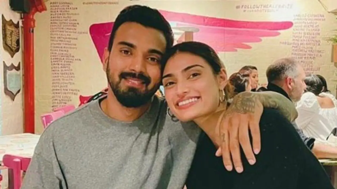 तो अब सुनील शेट्टी के घर बजने वाली है शहनाई, बेटी करेगी इस क्रिकेटर संग शादी, सामने आया वेडिंग प्लान तो अब सुनील शेट्टी के घर बजने वाली है शहनाई, बेटी करेगी इस क्रिकेटर संग शादी, सामने आया वेडिंग प्लान