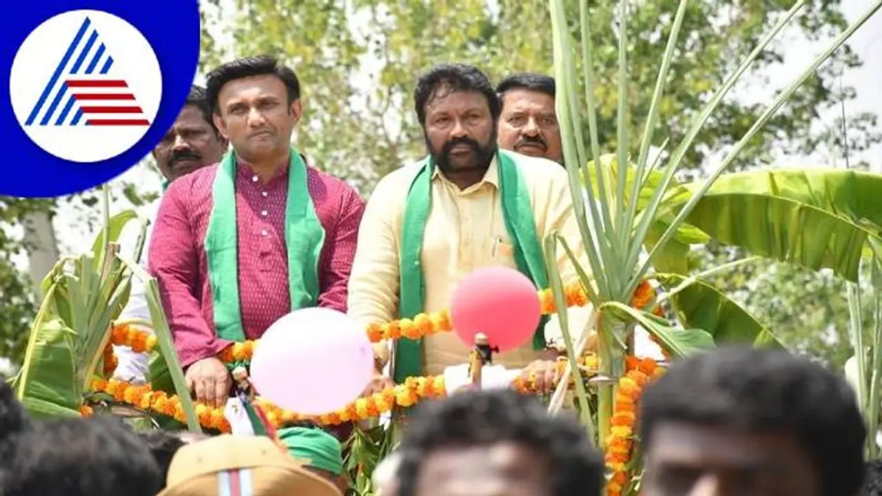 ಚಿಕ್ಕಬಳ್ಳಾಪುರದಲ್ಲಿ ರೈತರೊಂದಿಗೊಂದು ದಿನ: ರೈತರ ಕೃಷಿ ಪದ್ಧತಿಗೆ ಬಿ.ಸಿ.ಪಾಟೀಲ್ ಮೆಚ್ಚುಗೆ ಚಿಕ್ಕಬಳ್ಳಾಪುರದಲ್ಲಿ ರೈತರೊಂದಿಗೊಂದು ದಿನ: ರೈತರ ಕೃಷಿ ಪದ್ಧತಿಗೆ ಬಿ.ಸಿ.ಪಾಟೀಲ್ ಮೆಚ್ಚುಗೆ