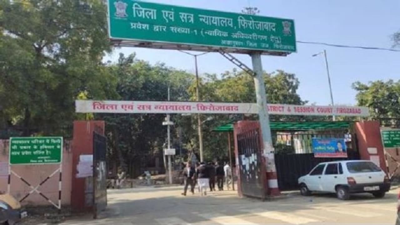 मुलायम सिंह के समधी रामप्रकाश समेत 12 के खिलाफ जारी हुआ गिरफ्तारी वारंट, पुलिस को दिया गया ये आदेश मुलायम सिंह के समधी रामप्रकाश समेत 12 के खिलाफ जारी हुआ गिरफ्तारी वारंट, पुलिस को दिया गया ये आदेश