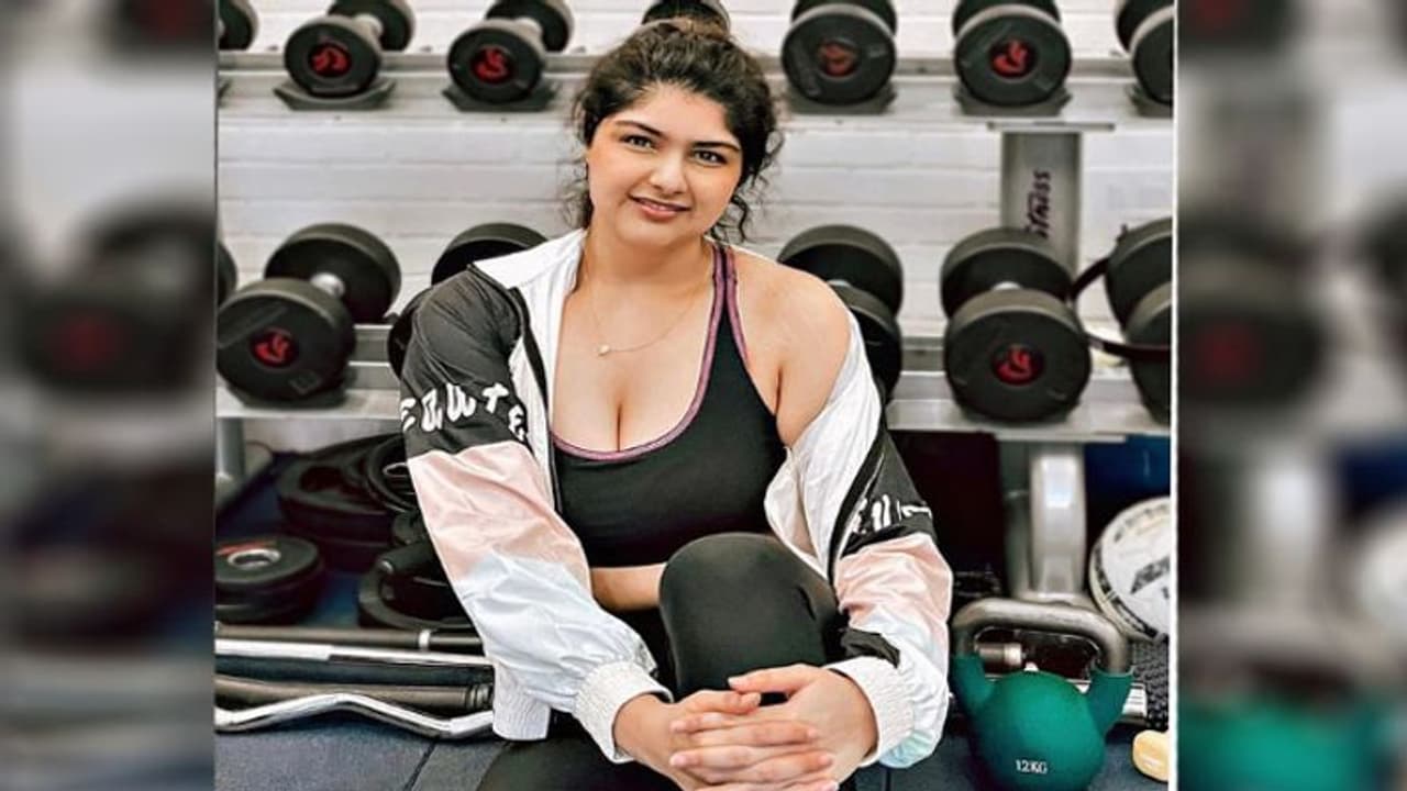 जाह्नवी की सौतेली बहन Anshula Kapoor भी करने जा रही हैं बॉलीवुड में डेब्यू, इस मूवी में आएंगी नजर जाह्नवी की सौतेली बहन Anshula Kapoor भी करने जा रही हैं बॉलीवुड में डेब्यू, इस मूवी में आएंगी नजर