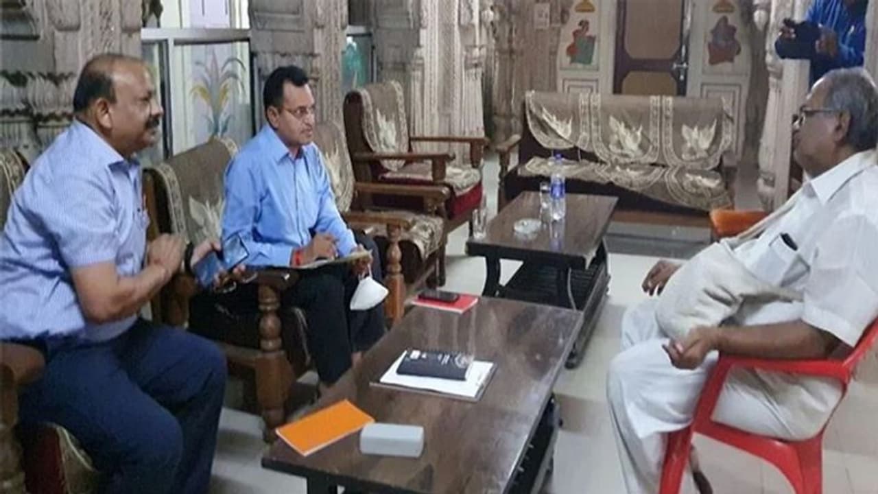 करौली हिंसाः कागजों में छपा विक्टिमों का दर्द, मुख्य आरोपी अभी भी फरार करौली हिंसाः कागजों में छपा विक्टिमों का दर्द, मुख्य आरोपी अभी भी फरार