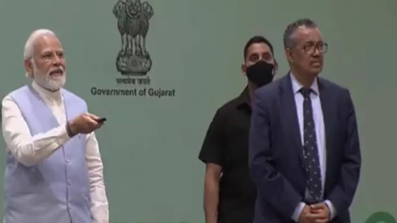 డబ్ల్యూహెచ్ఓ చీఫ్కు కొత్త పేరు పెట్టిన ప్రధాని మోదీ: ఇంతకీ అసలు ఏం జరిగిందంటే.. డబ్ల్యూహెచ్ఓ చీఫ్కు కొత్త పేరు పెట్టిన ప్రధాని మోదీ: ఇంతకీ అసలు ఏం జరిగిందంటే..