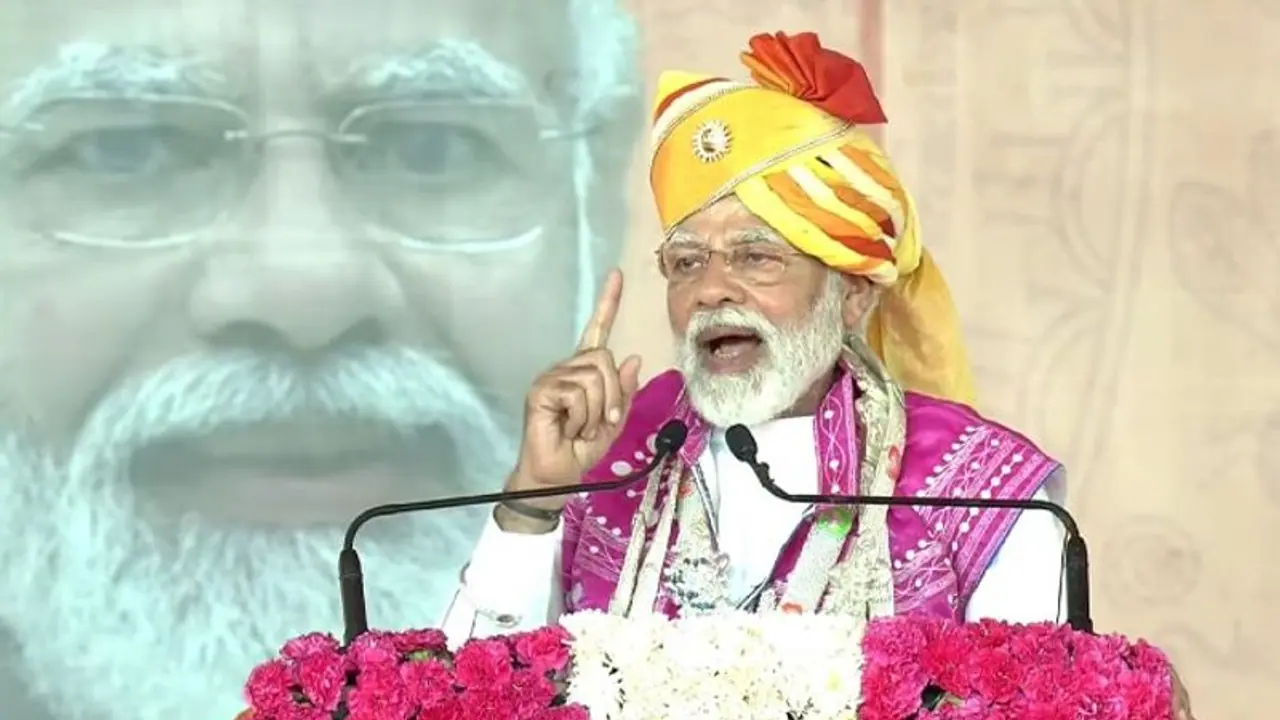 दाहोद में PM Modi ने आदीवासी कोटी और साफा पहन सुनाया साइकिल से लेकर मोटरसाइकिल तक का किस्सा दाहोद में PM Modi ने आदीवासी कोटी और साफा पहन सुनाया साइकिल से लेकर मोटरसाइकिल तक का किस्सा