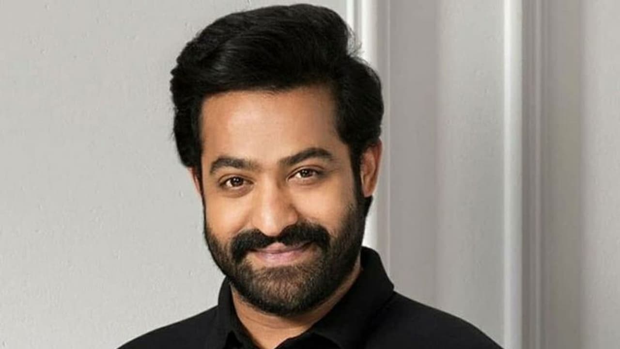 అలా తెచ్చే గౌరవం వైఎస్సార్ స్థాయిని పెంచదు.. ఎన్టీఆర్ హెల్త్ వర్సిటీ పేరు మార్పుపై స్పందించిన జూ. ఎన్టీఆర్ అలా తెచ్చే గౌరవం వైఎస్సార్ స్థాయిని పెంచదు.. ఎన్టీఆర్ హెల్త్ వర్సిటీ పేరు మార్పుపై స్పందించిన జూ. ఎన్టీఆర్