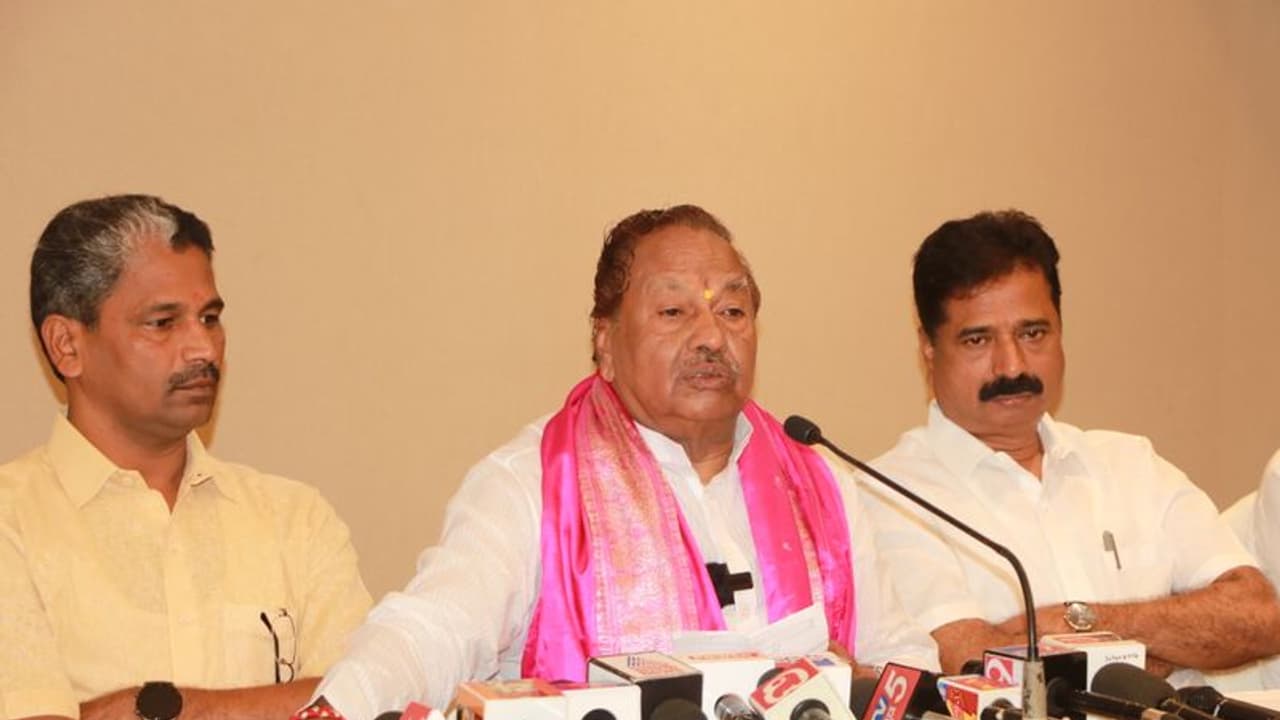 Hubballi Riot: ಹುಬ್ಬಳ್ಳಿ ಘಟನೆ ಮೌಲ್ವಿ ಬಂಧಿಸಿ, ಕ್ರಮ ಕೈಗೊಳ್ಳಿ: ಈಶ್ವರಪ್ಪ ಆಗ್ರಹ Hubballi Riot: ಹುಬ್ಬಳ್ಳಿ ಘಟನೆ ಮೌಲ್ವಿ ಬಂಧಿಸಿ, ಕ್ರಮ ಕೈಗೊಳ್ಳಿ: ಈಶ್ವರಪ್ಪ ಆಗ್ರಹ