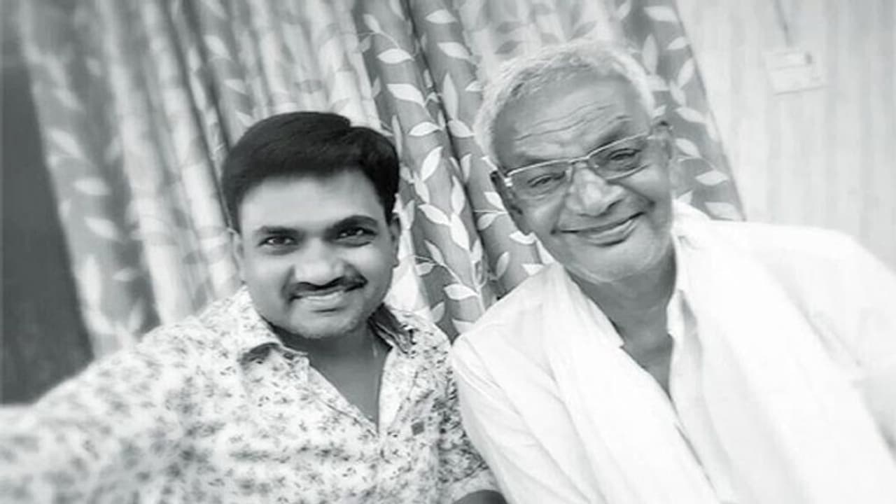 టాలీవుడ్ స్టార్ డైరెక్టర్ ఇంట విషాదం, తండ్రిని కోల్పోయిన మారుతి, సినీ ప్రముఖుల సంతాపం టాలీవుడ్ స్టార్ డైరెక్టర్ ఇంట విషాదం, తండ్రిని కోల్పోయిన మారుతి, సినీ ప్రముఖుల సంతాపం