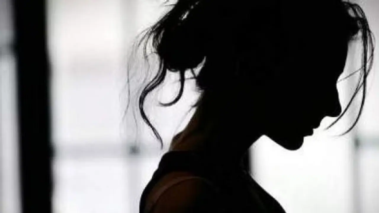 12 വയസ്സുകാരിയെ ബലാത്സംഗം ചെയ്ത 20 കാരന് നേരെ വെടിയുതിര്ത്ത് പൊലീസ് 12 വയസ്സുകാരിയെ ബലാത്സംഗം ചെയ്ത 20 കാരന് നേരെ വെടിയുതിര്ത്ത് പൊലീസ്