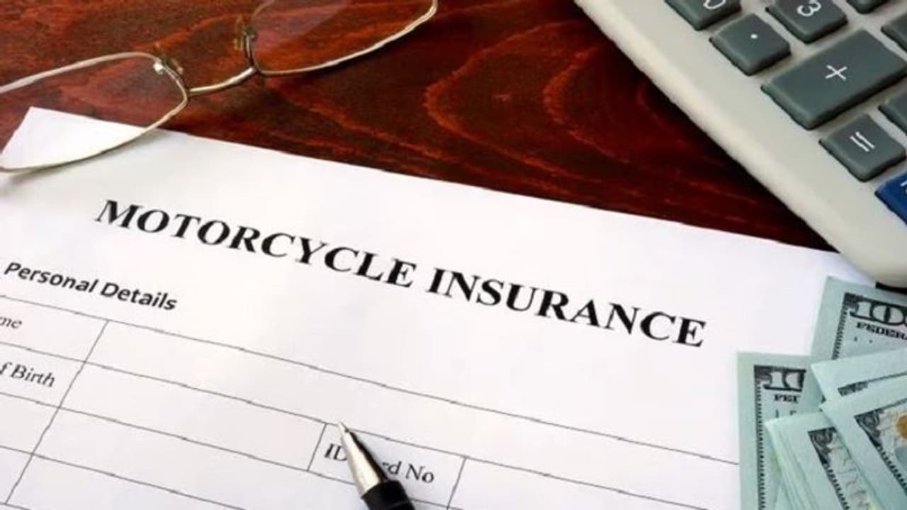 Vehicle Insurance:మీరు మీ వాహనానికి ఇన్సూరన్స్ చేయాలా ? అయితే ఈ విషయాలు తెలుసుకోండి Vehicle Insurance:మీరు మీ వాహనానికి ఇన్సూరన్స్ చేయాలా ? అయితే ఈ విషయాలు తెలుసుకోండి
